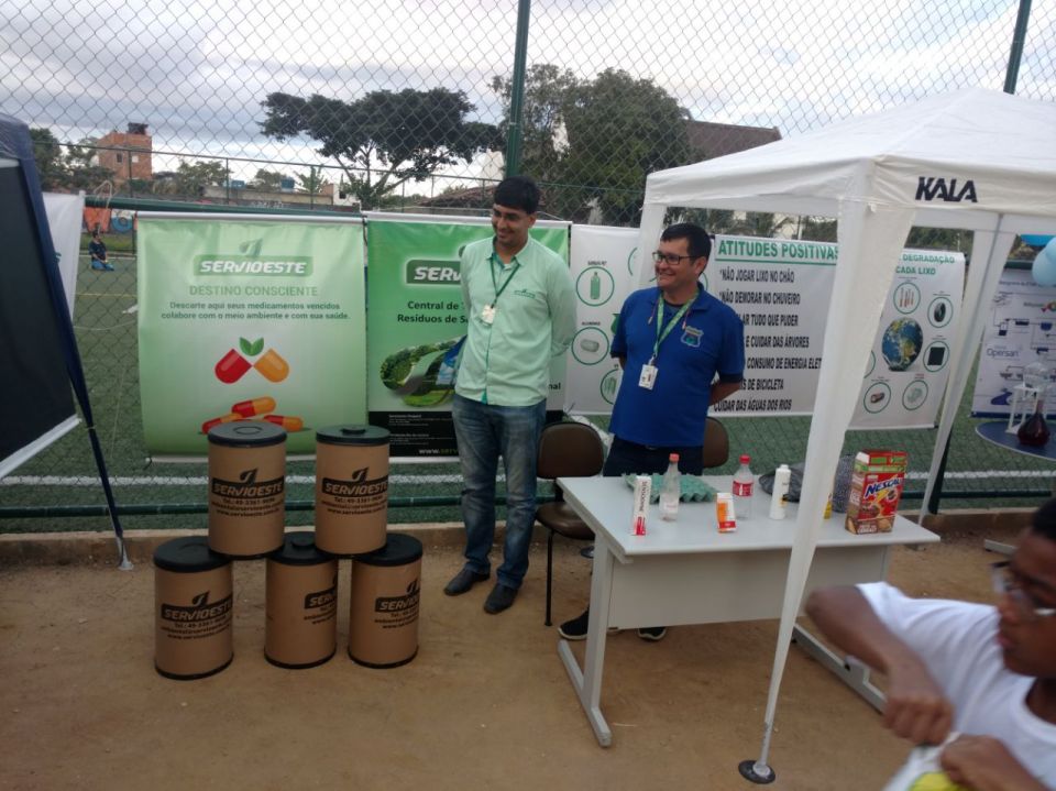 Revista Servioeste Sade e Meio Ambiente - O Grupo Servioeste participou da Feira com atividades voltadas  reciclagem, educao ambiental e recolhimento de medicamentos vencidos.